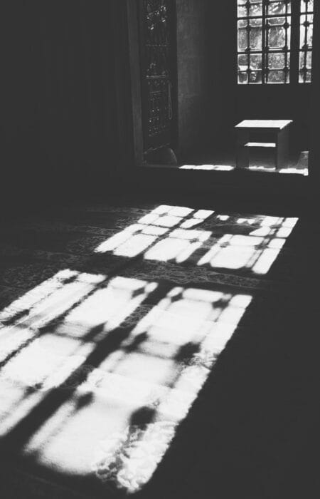 Apa itu Tazkirah? Pengertian, Tujuan, Kelebihan dan Sumber Interior of old Mosque in Edirne, Turkey
