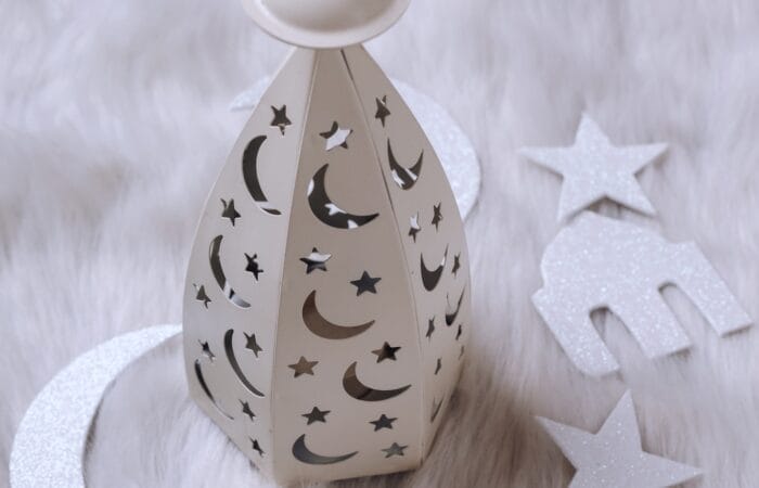 Apa itu Amalan? Islamic decoration with lantern